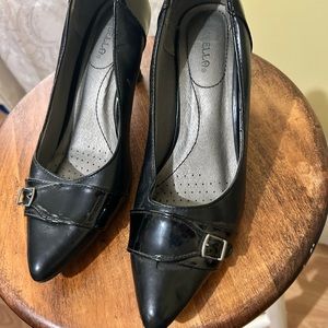 Black dress shoes
